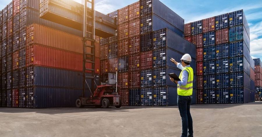 Supervisión de operación aduanera en depósito de contenedores